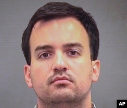 亚历山德里亚治安官办公室提供的弗里斯照片。