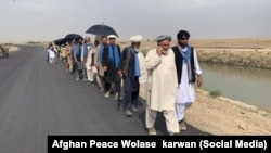 دغه کاروان ۳۰ تنه غړي لري