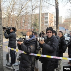 采访区内的记者