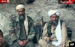 Al-Zawahiri [à droite] avec ben Laden, en 2001