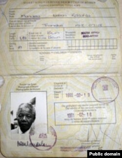 ኔልሰን ማንዴላ ከእሥር ዕሁድ፣ የካቲት 4/1982 ዓ.ም ከእሥር ተፈቱ፤ ከስምንት ቀናት በኋላ፤ ሰኞ የካቲት 12/1982 ዓ.ም ሃገራቸው ደቡብ አፍሪካ የሃገራቸውን ፓስፖርት ለመጀመሪያ ጊዜ ሰጠቻቸው