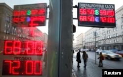 Rusiya hökumətinin milyardlarla dollar bahasına rublun dəyərini saxlamaq cəhdləri fayda vermir.