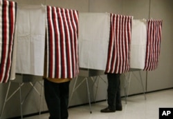 这种填写纸选票的投票站已不多见