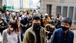 资料照片:（自右至左）前香港众志秘书长黄之锋、主席林朗彦及成员周庭到达西九龙裁判法院出庭受审。（2020年11月23日）