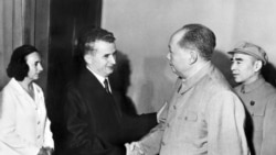 1971年6月，罗马尼亚国务委员会主席尼古拉·齐奥塞斯库和他的夫人埃琳娜在北京受到中国国家主席毛泽东和国防部长林彪的欢迎。