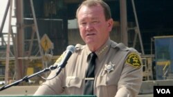 洛杉矶县警长麦克唐奈（美国之音国符拍摄）