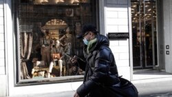 Milanda moda brendlərinə məxsus mağazalar koronavirusla əlaqədar karantinə görə bağlanıb, fevral, 2020.