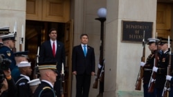 美国防长埃斯珀2020年2月24日接待韩国防长郑景斗访问（美国国防部照片）