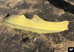 በበረራ ቁጥር ኢቲ 302 ከቦሌ ዓለምአቀፍ አይሮፕላን ጣቢያ የተነሣው ቦይንግ 737 MAX 8 ጄት ስባሪ /ከአዲስ አበባ 50 ኪ.ሜ. ርቀት ላይ በምትገኘው ሂጅሬ ቀበሌ - ዕሁድ፤ መጋቢት 1/2011 ዓ.ም./