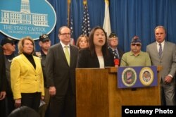 加州州参议员珍妮特·阮举行修宪护旗发布会（珍妮特·阮办公室提供）