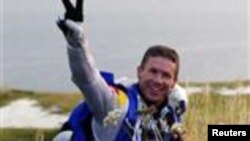 Felix Baumgartner, penerjun bebas Austria yang berhasil memecahkan rekor terjun tertinggi (foto: dok).
