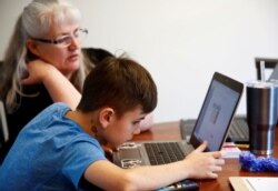 خیلی از خانواده‌ها آموزش در خانه را آغاز کرده‌اند.