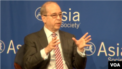 美国负责亚太事务的助理国务卿丹尼尔拉塞尔 (美国之音方冰拍摄)