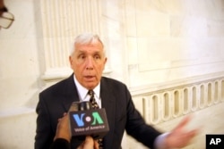 维吉尼亚州共和党众议员弗兰克.沃尔夫过去接受VOA采访