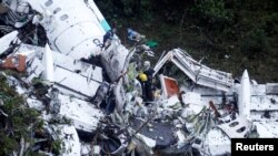 Restos del malogrado avión de LaMia que se estrelló en Colombia con el equipo de fútbol Chapecoense a bordo.