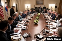 11일 워싱턴 백악관에서 미-한 확대정상회담이 열렸다.