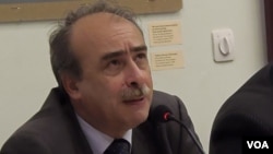 学者乌鲁尼杨。（美国之音白桦拍摄）