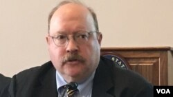 美国国际评估与战略中心亚洲军事事务资深研究员费舍尔2019年4月16日参加国会山座谈会（美国之音锺辰芳拍摄）