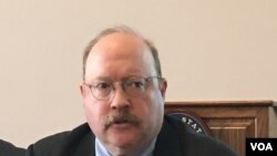 美国国际评估与战略中心亚洲军事事务资深研究员费舍尔2019年4月16日参加国会山座谈会（美国之音锺辰芳拍摄）