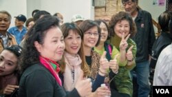 积极参与立委补选的台中居民。（美国之音记者方正拍摄）