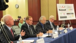 特朗普政府时期卫生和国务院官员及学者2021年6月21日出席作证新冠疫情起源听证会。（美国之音记者李逸华拍摄）