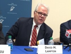 蓝普顿教授(美国之音莉雅拍摄)