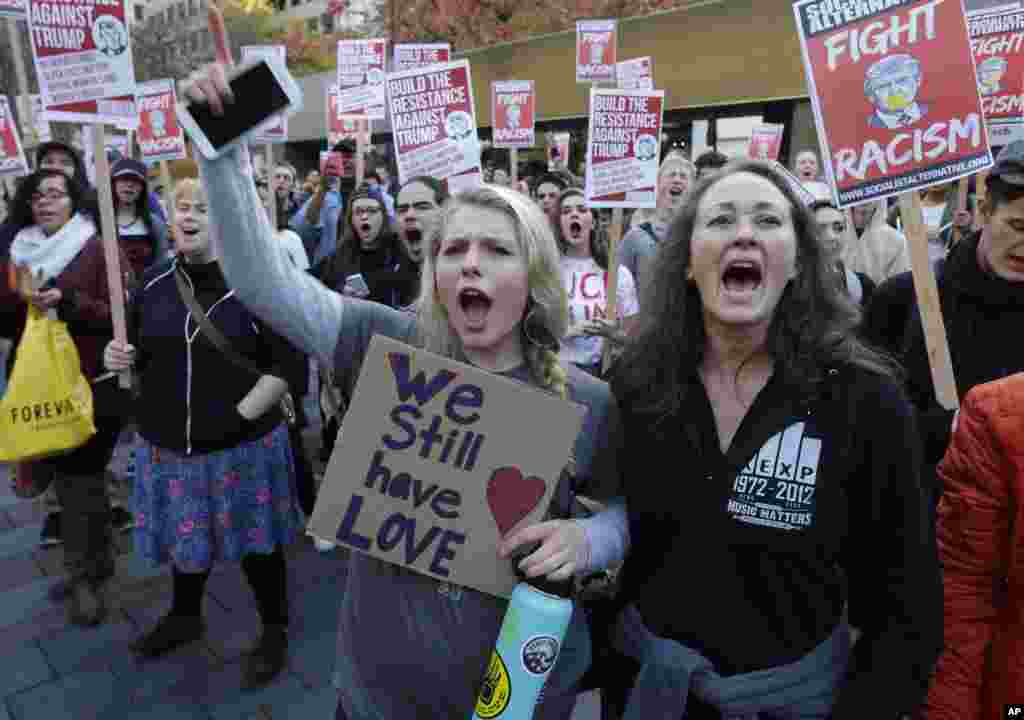 抗议川普当选者在西雅图示威（2016年11月9日）