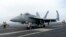 Самолет F-18E на полетной палубе авианосца USS Theodore Roosevelt во время трехдневных совместных военно-морских учений США, Японии и Южной Кореи в Восточно-Китайском море. 11 апреля 2024г. (AP Photo/Mari Yamaguchi)
