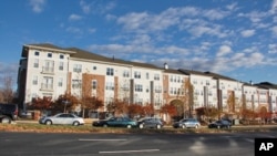 华盛顿郊区公寓楼。美国二手房的销售在12月份大涨