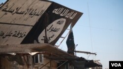 After 100 days of fighting, Iraqi forces took all of eastern Mosul back from IS militants and are now planning to begin fighting in the western part of the city in the coming days. This IS sign, like many, was destroyed when Iraqi forces took over, in Mosul, Iraq, Feb. 6, 2017. (H. Murdock/VOA)