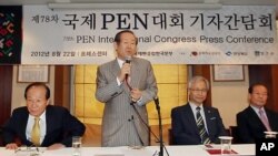 22일 서울 중구 한국프레스센터에서 열린 제 78차 국제PEN대회 기자간담회. 이 대회에서 '망명북한PEN'센터의 정식 회원가입 여부가 결정된다.