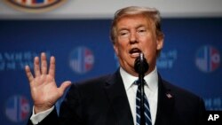 도널드 트럼프 미국 대통령이 28일 베트남 하노이 JW 메리엇 호텔에서 미북정상회담 결과에 관한 기자회견을 열었다. 트럼프 대통령은 북한 측이 영변 핵시설 폐기에 대한 상응조치로 전면적 제재 해제를 요구했다고 밝혔다.