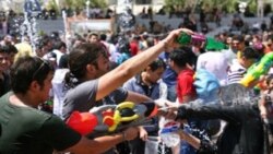 جوانان در ایران با محدودیت های اجتماعی بیشتری مواجه می شوند؟