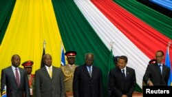 Les présidents de la Communauté de l'Afrique de l'Est (EAC), Nkurunziza du Burundi, Museveni de l'Ouganda, Mwai Kibaki du Kenya, Kikwete de Tanzanie et Kagame du Rwanda assistent au 14e Sommet des chefs d'État de l'EAC, à Nairobi le 30 novembre 2012.