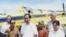 Presiden Joko Widodo saat meninjau pesawat pengangkut BBM Air Tractor AT-802 di Bandar Udara Nop Goliat Dekai Yahukimo Provinsi Papua, 18 Oktober 2016 (foto: VOA/Andylala).