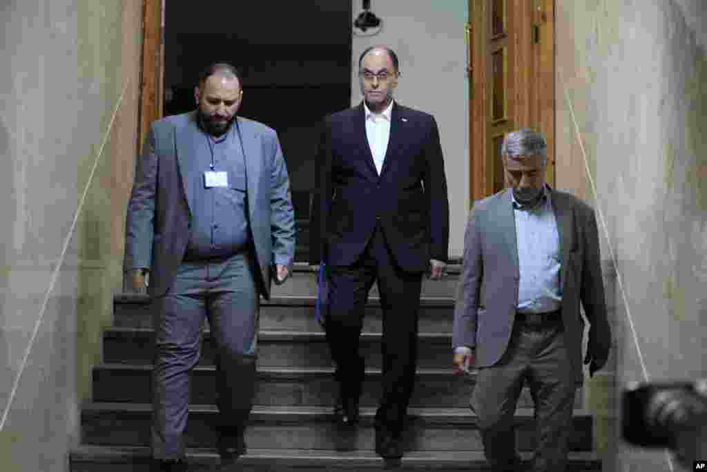 این چهره مرموز ساختار قدرت جمهوری اسلامی که گفته می&zwnj;شود دیگر جایگاه و قدرت سابق در بیت رهبری را ندارد مدعی شد ۴۵ سال است در بالاترین مراتب تصمیم&zwnj;سازی کشور حضور داشته است و جناحی نیست.