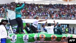 Les supporters du President sortant Edgar Lungu pendant la campagne au stade des Heros de Lusaka. 