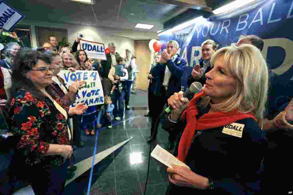 ABŞ vitse-prezidenti Co Baydenin həyat yoldaşı Cill Bayden, senatorlar Mark Udall, və Maykl Bennet Kolorado ştatında kampaniya aparır &nbsp; &nbsp; &nbsp; 