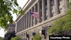 坐落在华盛顿市中心的美国商务部大楼 - 资料照片