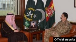 دیدار عادل الجبیر وزیر خارجه عربستان سعودی با رئیس ستاد مشترک ارتش پاکستان در اسلام آباد - ۱۷ دی ۱۳۹۴ 