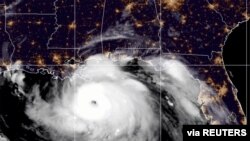 飓风艾达经过墨西哥湾时的卫星照片。(NOAA)