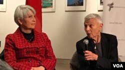 资料照：美国的中国问题学者、戴维森学院政治学教授雪丽(Shelley Rigger 左)和迈阿密大学政治学教授金德芳（June Teufel Dreyer 右）（2019年6月29日）