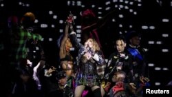 Madona na koncertu na plaži Kopakabana u Rio de Žaneiru. 