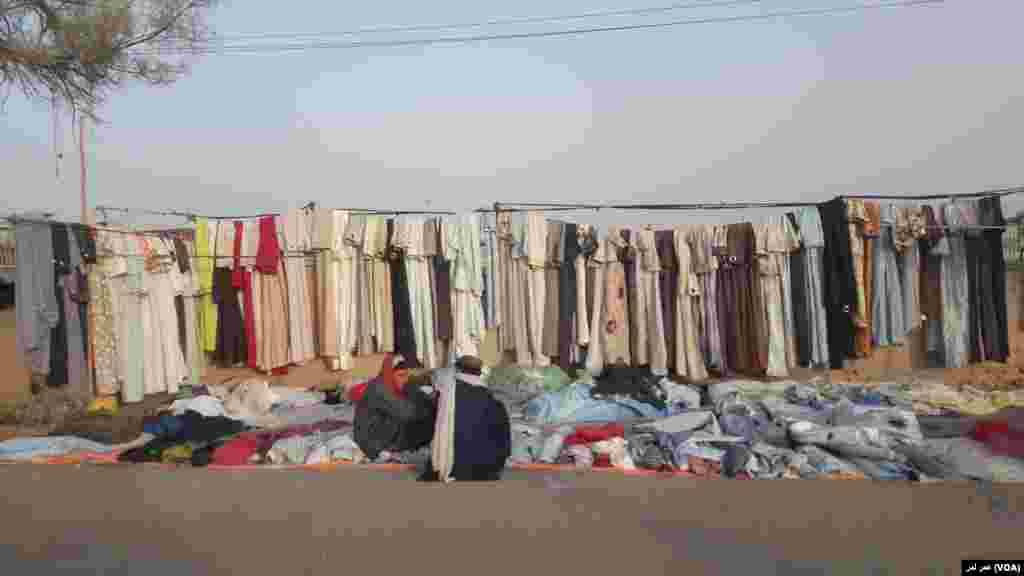 دستفروشی&zwnj;های روی جاده در لشکرگاه&nbsp;