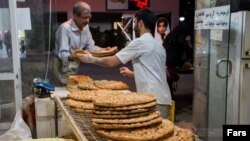 یک نانوایی در تهران. آرشیو