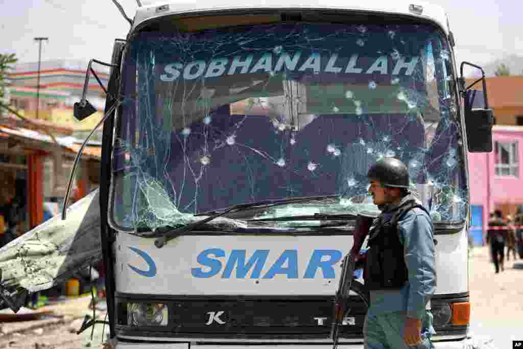 An Afghan official says a suicide bomber struck a minibus carrying government employees in Kabul, May 4, 2015.&nbsp;