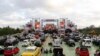 Pagelaran musik 'drive-in' di tengah pandemi COVID-19 di Bali, 16 Agustus 2020. (AP Photo/Firdia Lisnawati)