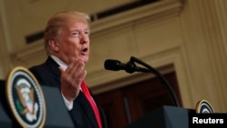 美国总统川普在白宫回答问题。（2018年1月10日）