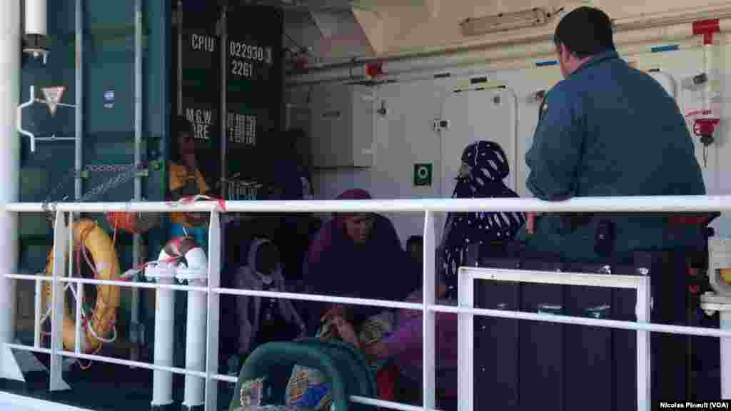 መርከብ ናይ ስጳኛ ዝረድአቶም ሶማልያዊያን ደቂ አንስትዮ