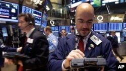 纽约证券交易所的交易大厅。（照片来源：美联社）